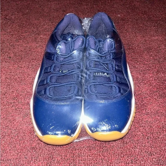 Air Jordan 11 Retro Low GS ‘Navy Gum - Picture 1 of 2